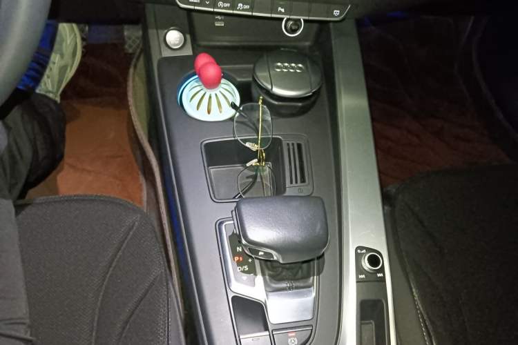 Used Audi A4L 2020 40 TFSI Fashion Dynamic Model Gear Lever