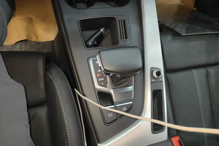 Used Audi A4L 2020 40 TFSI Fashion Dynamic Model Gear Lever