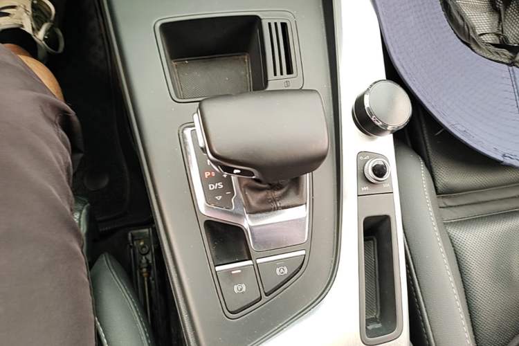 Used Audi A4L 2020 40 TFSI Fashion Dynamic Model Gear Lever