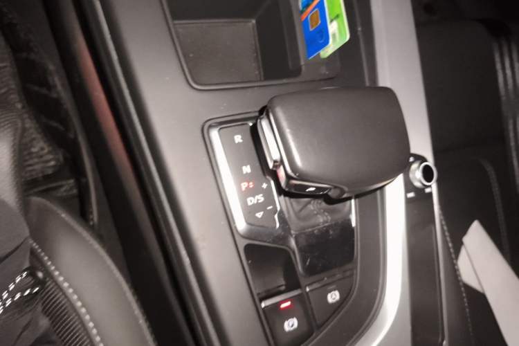Used Audi A4L 2020 40 TFSI Fashion Dynamic Model Gear Lever