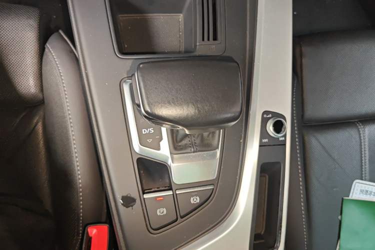Used Audi A4L 2020 40 TFSI Fashion Dynamic Model Gear Lever