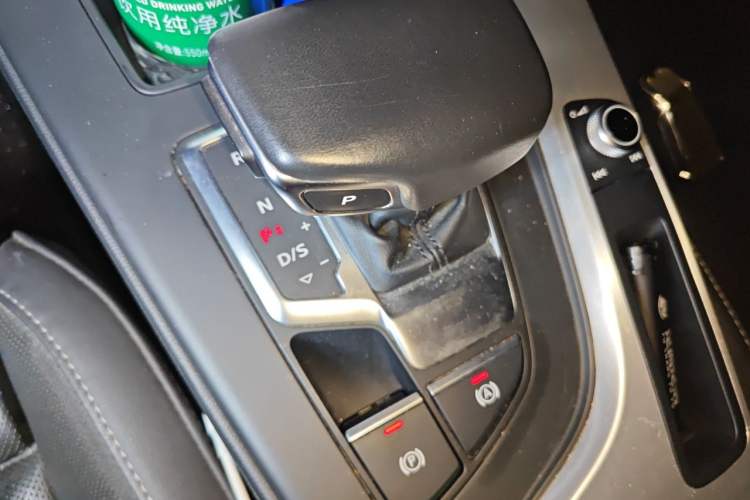 Used Audi A4L 2020 40 TFSI Fashion Dynamic Model Gear Lever