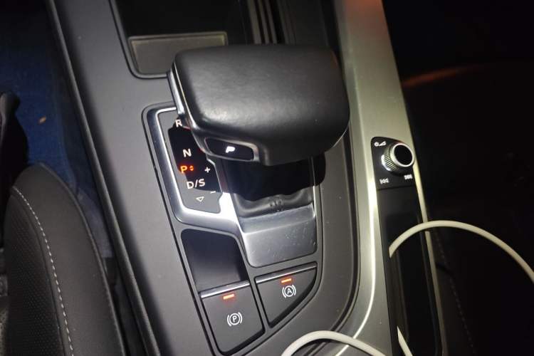 Used Audi A4L 2020 40 TFSI Fashion Dynamic Model Gear Lever