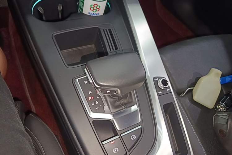 Used Audi A4L 2020 40 TFSI Luxury Dynamic Model Gear Lever