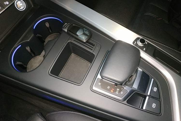 Used Audi A4L 2020 40 TFSI Luxury Dynamic Model Gear Lever