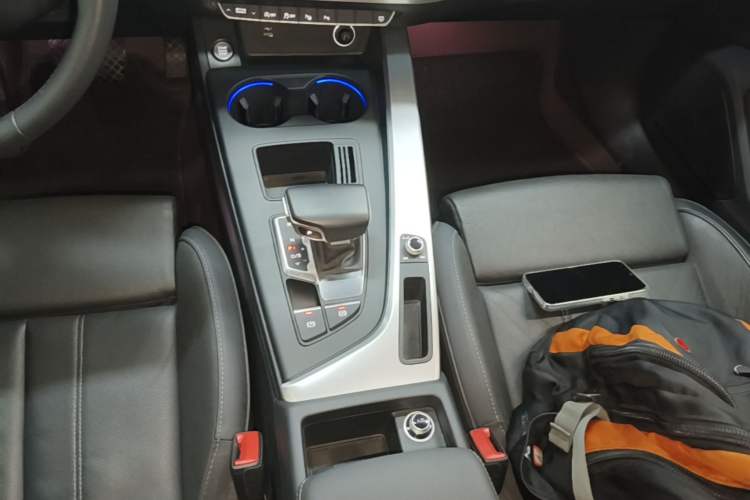 Used Audi A4L 2020 40 TFSI quattro Luxury Dynamic Model Gear Lever