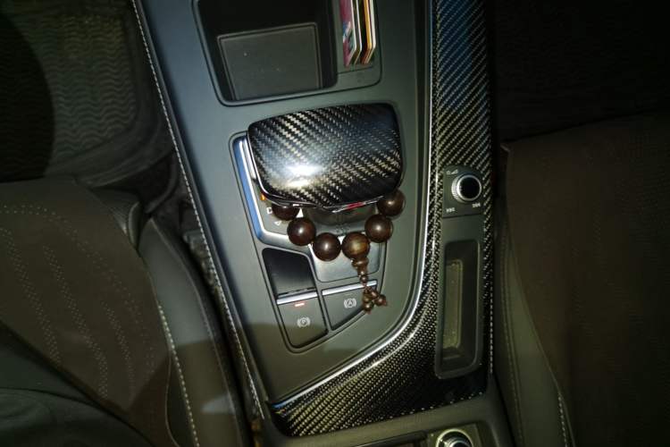Used Audi A4L 2020 40 TFSI Luxury Dynamic Model Gear Lever