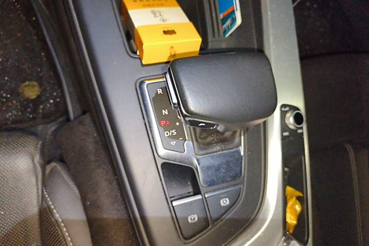 Used Audi A4L 2020 40 TFSI Fashion Dynamic Model Gear Lever