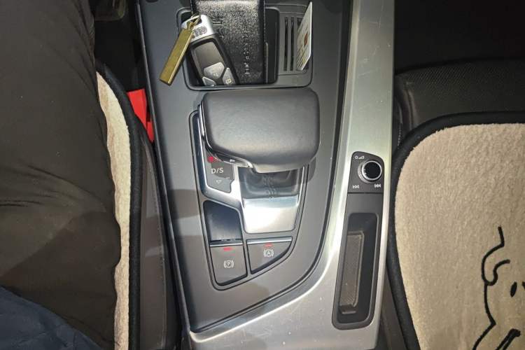 Used Audi A4L 2020 40 TFSI Luxury Dynamic Model Gear Lever