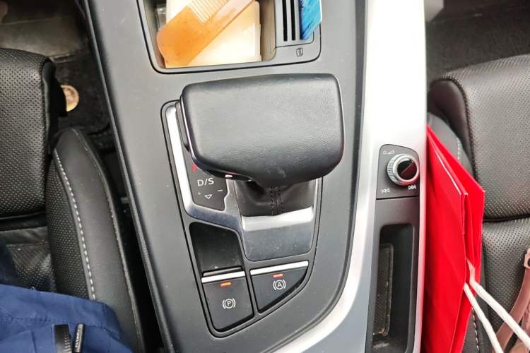 Used Audi A4L 2020 40 TFSI Luxury Dynamic Model Gear Lever