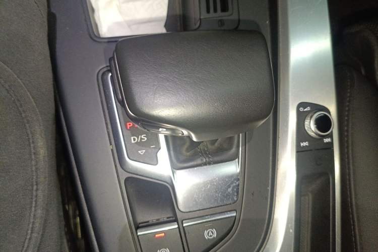 Used Audi A4L 2020 40 TFSI Fashion Dynamic Model Gear Lever