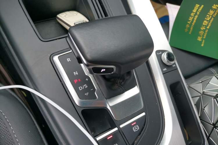 Used Audi A4L 2020 40 TFSI Luxury Dynamic Model Gear Lever