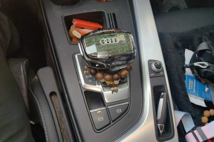 Used Audi A4L 2020 40 TFSI Luxury Dynamic Model Gear Lever