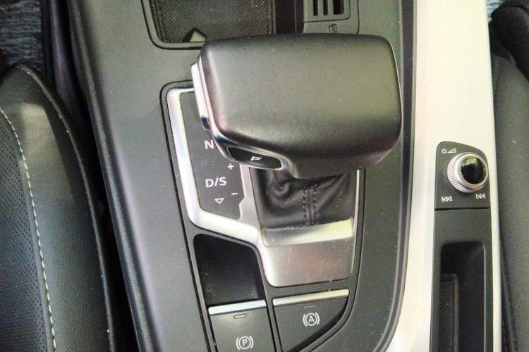 Used Audi A4L 2020 40 TFSI Fashion Dynamic Model Gear Lever