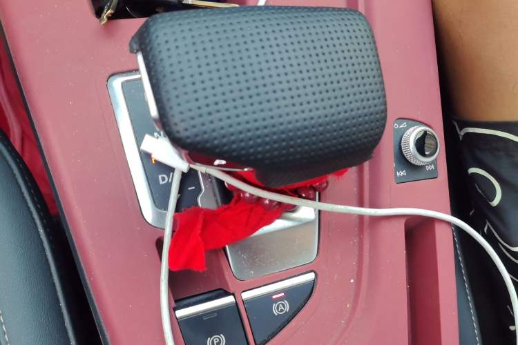 Used Audi A4L 2020 40 TFSI quattro Luxury Dynamic Model Gear Lever