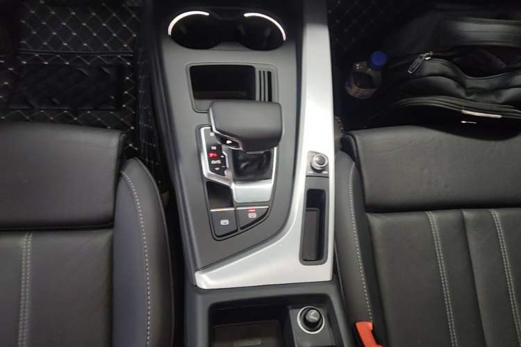 Used Audi A4L 2020 40 TFSI Fashion Dynamic Model Gear Lever