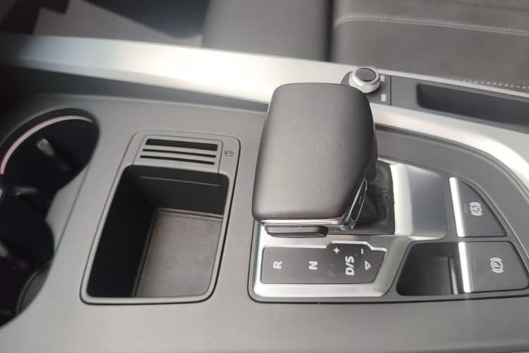 Used Audi A4L 2020 40 TFSI Luxury Dynamic Model Gear Lever