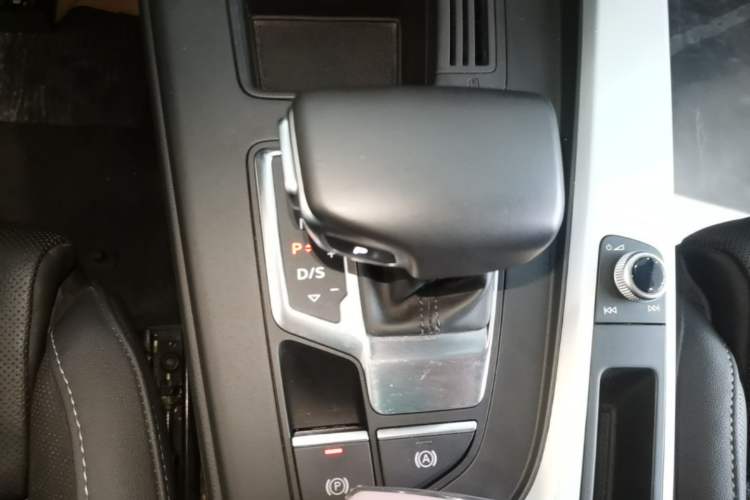 Used Audi A4L 2020 40 TFSI Fashion Dynamic Model Gear Lever