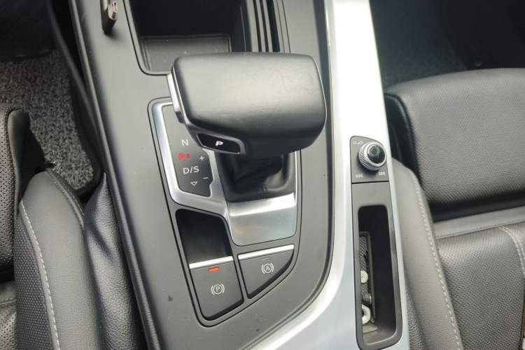 Used Audi A4L 2020 40 TFSI Luxury Dynamic Model Gear Lever