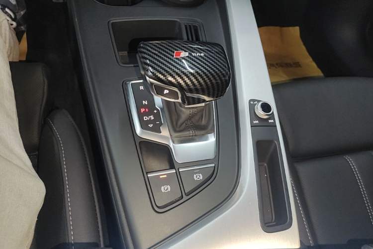 Used Audi A4L 2020 40 TFSI Fashion Dynamic Model Gear Lever