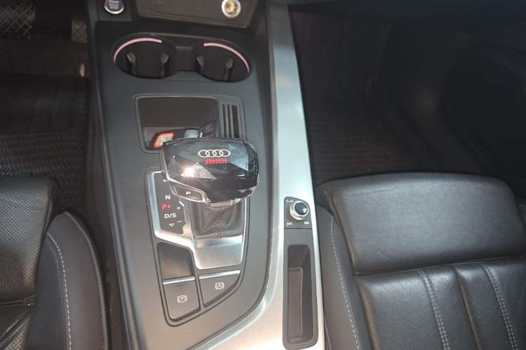 Used Audi A4L 2020 40 TFSI Fashion Dynamic Model Gear Lever