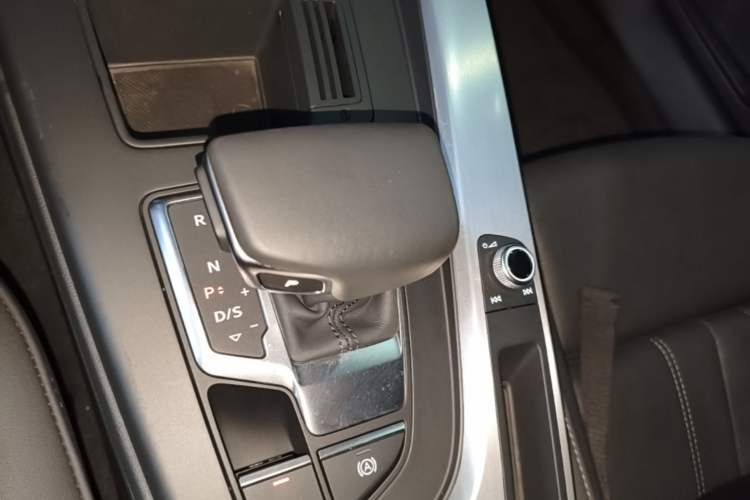Used Audi A4L 2020 40 TFSI Luxury Dynamic Model Gear Lever