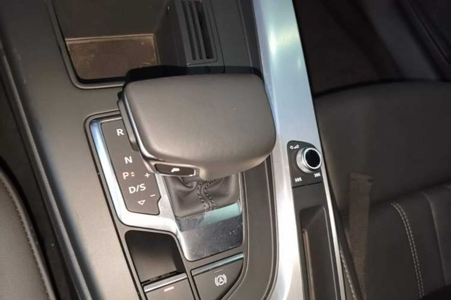Used Audi A4L 2020 40 TFSI Luxury Dynamic Model Gear Lever