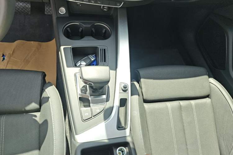 Used Audi A4L 2020 40 TFSI Luxury Dynamic Model Gear Lever