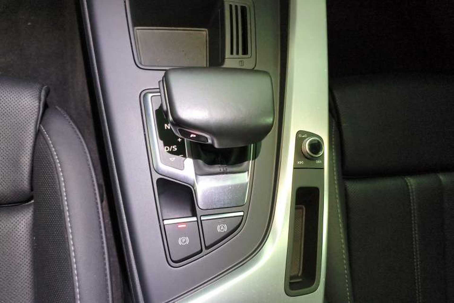 Used Audi A4L 2020 40 TFSI Fashion Dynamic Model Gear Lever