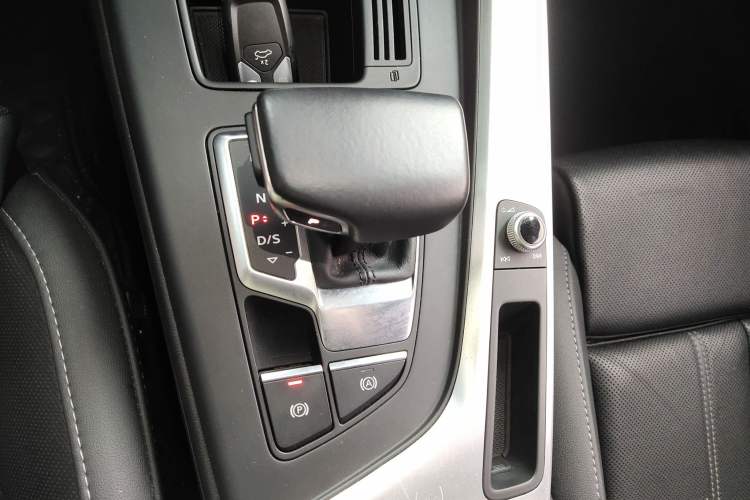 Used Audi A4L 2020 40 TFSI Fashion Dynamic Model Gear Lever