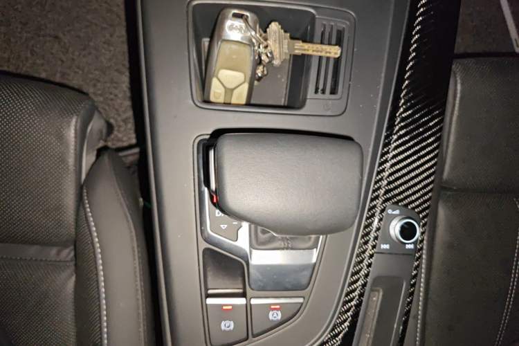 Used Audi A4L 2020 40 TFSI quattro Luxury Dynamic Model Gear Lever