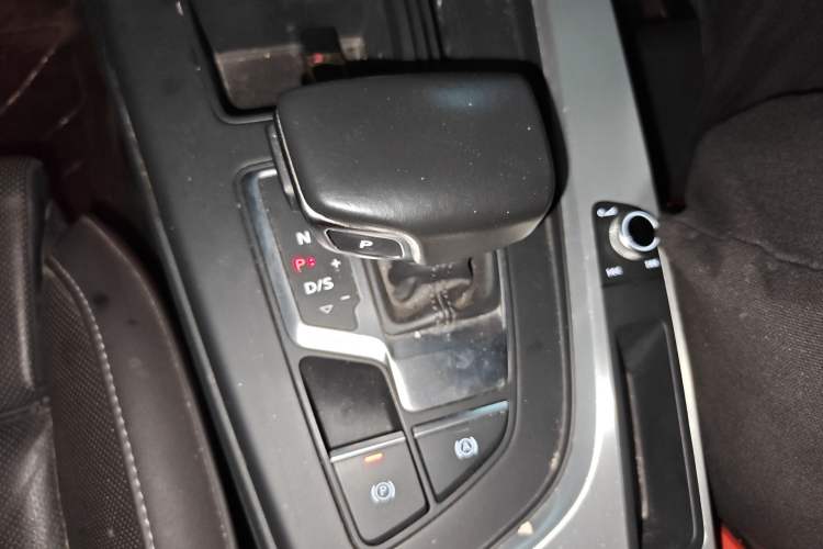 Used Audi A4L 2020 40 TFSI Fashion Dynamic Model Gear Lever
