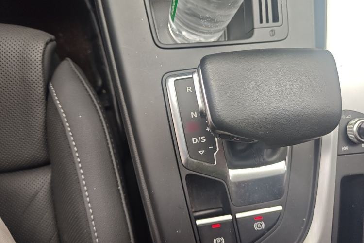 Used Audi A4L 2020 40 TFSI Luxury Dynamic Model Gear Lever