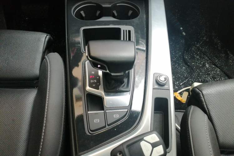Used Audi A4L 2020 40 TFSI Luxury Dynamic Model Gear Lever