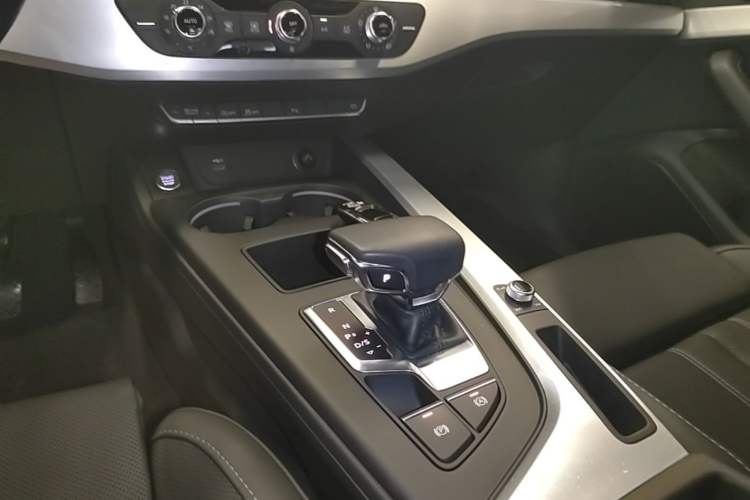 Used Audi A4L 2020 40 TFSI Fashion Dynamic Model Gear Lever