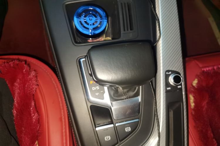 Used Audi A4L 2020 40 TFSI Fashionable and Elegant Model Gear Lever
