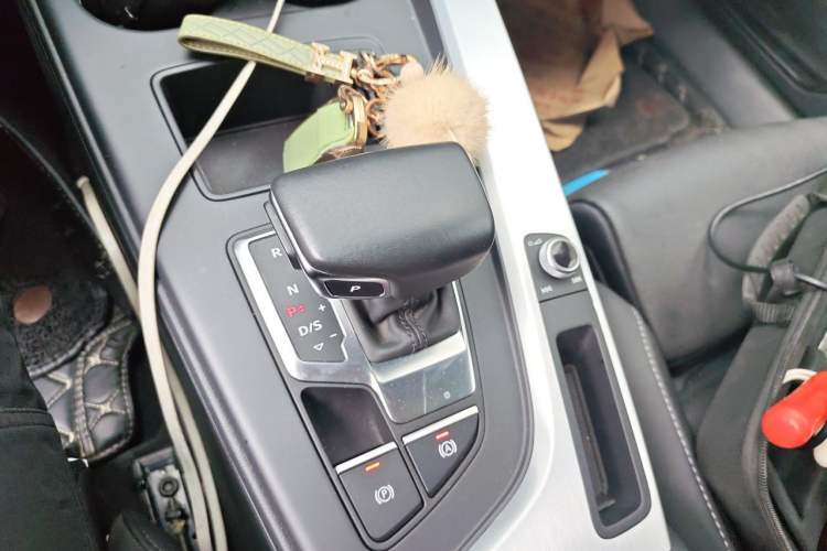 Used Audi A4L 2020 40 TFSI Fashion Dynamic Model Gear Lever