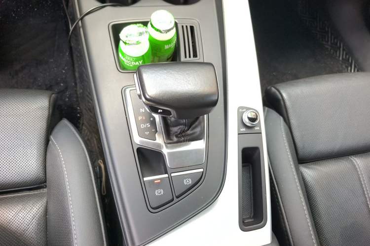 Used Audi A4L 2020 40 TFSI Luxury Dynamic Model Gear Lever