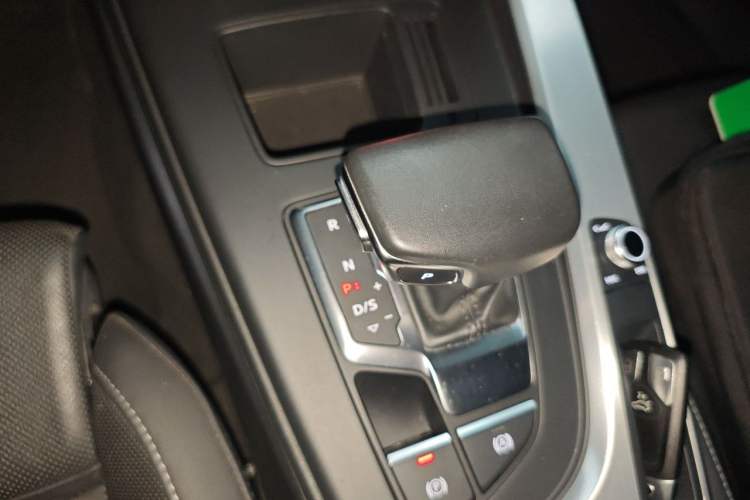 Used Audi A4L 2020 40 TFSI Fashion Dynamic Model Gear Lever