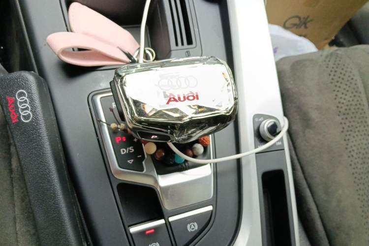 Used Audi A4L 2020 40 TFSI Luxury Dynamic Model Gear Lever