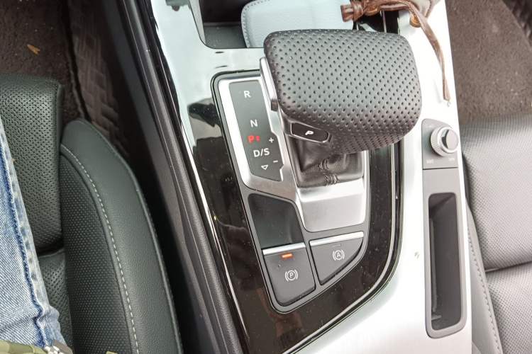 Used Audi A4L 2020 40 TFSI quattro Luxury Dynamic Model Gear Lever