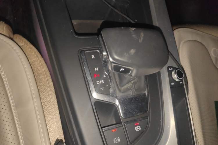 Used Audi A4L 2020 40 TFSI Luxury Dynamic Model Gear Lever