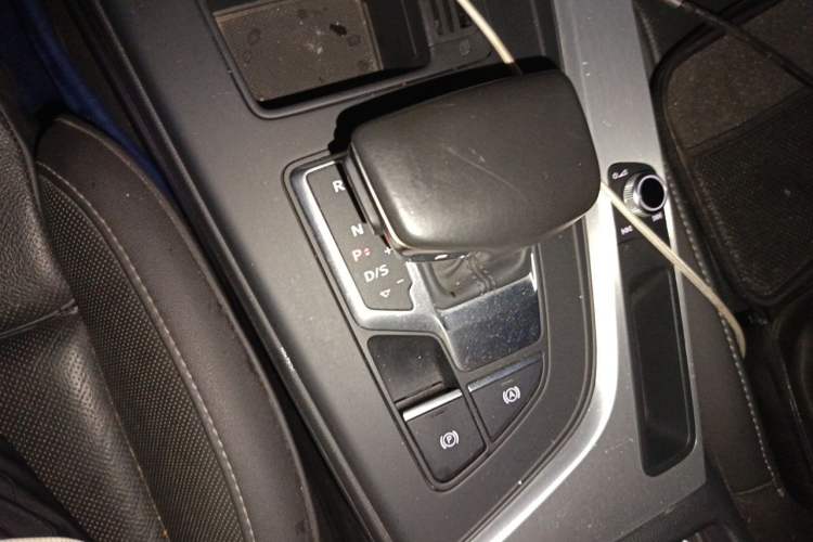 Used Audi A4L 2020 35 TFSI Fashion Dynamic Model Gear Lever