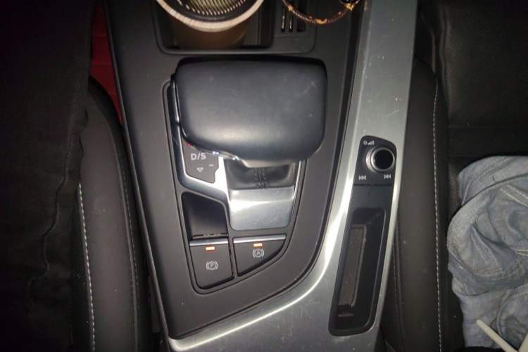 Used Audi A4L 2020 40 TFSI Luxury Dynamic Model Gear Lever