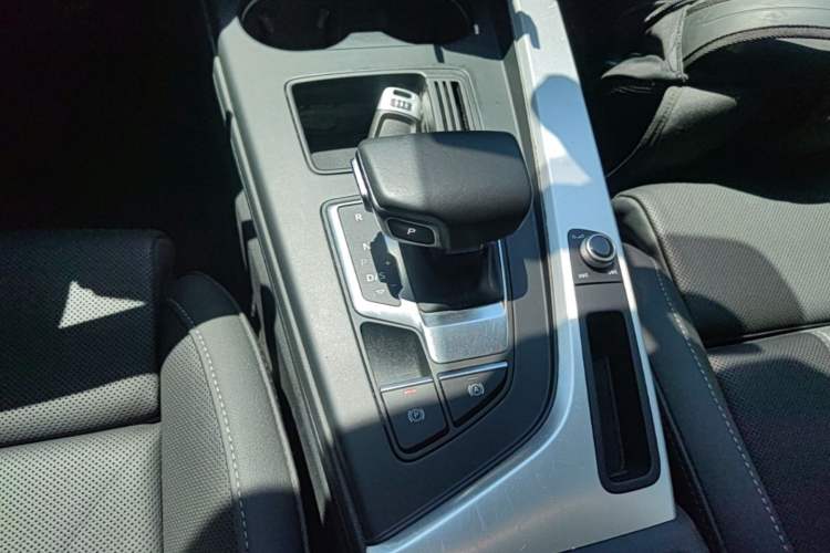 Used Audi A4L 2020 40 TFSI Fashion Dynamic Model Gear Lever
