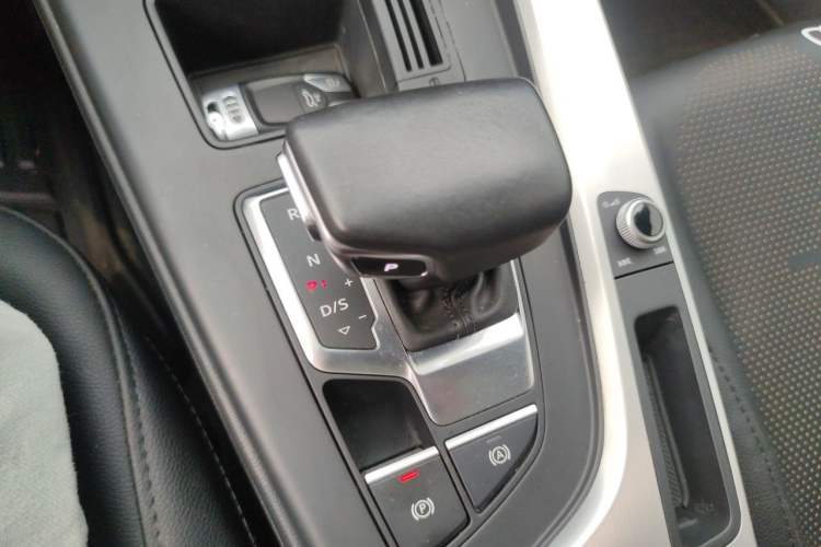 Used Audi A4L 2020 40 TFSI Fashion Dynamic Model Gear Lever