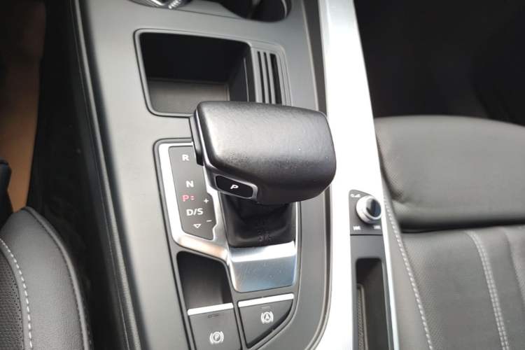 Used Audi A4L 2020 40 TFSI Fashion Dynamic Model Gear Lever