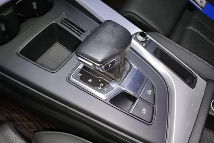 Used Audi A4L 2020 35 TFSI Fashion Dynamic Model Gear Lever