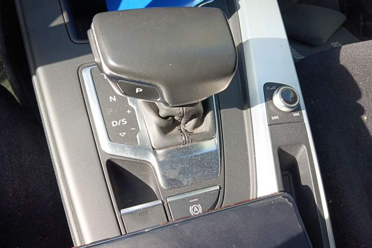 Used Audi A4L 2020 40 TFSI Luxury Dynamic Model Gear Lever