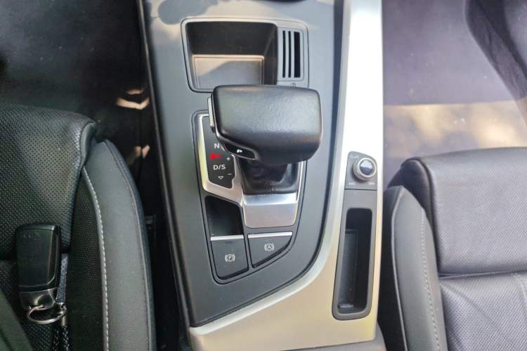 Used Audi A4L 2020 40 TFSI Fashion Dynamic Model Gear Lever